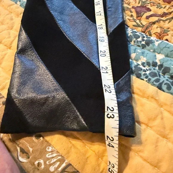 Chic Black Chevron Leather Jacket - Picture 7 of 9